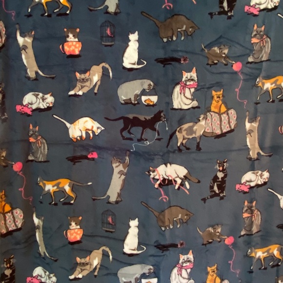 Vera Bradley ~CAT'S MEOW~ Plush Fleece Throw Blanket Blue Background NWT 80x50 - Picture 8 of 12